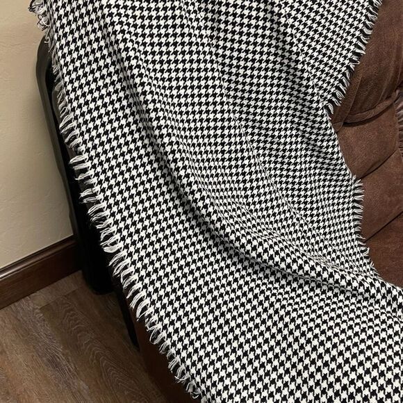 MERONA Scarf Women's One Size Black White Houndstooth Acrylic Fringe Soft Knit - Picture 8 of 9